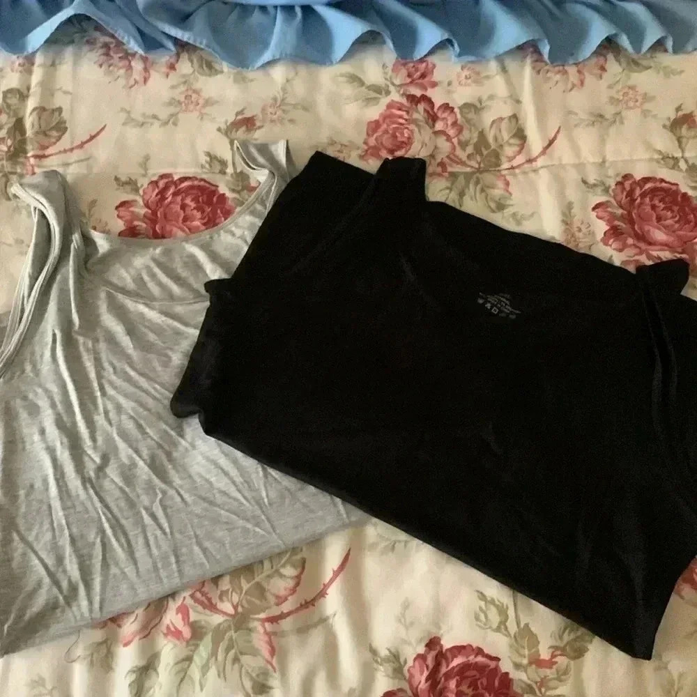 2 PK Women’s Tank Tops Size Medium Withe XXL grey and black